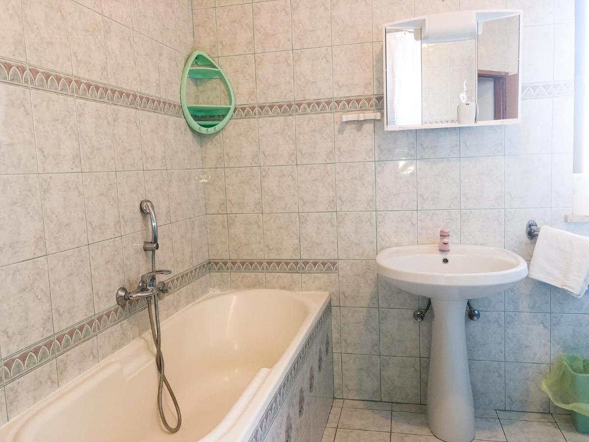 Apartments Damir 2838 Lopar Cameră foto